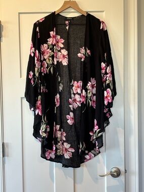 Torrid Women’s Plus 1/2 Open Front Black Pink Floral Kimono Cover Up 1X/2X